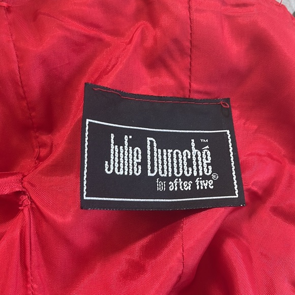 Red gown - Picture 4 of 5